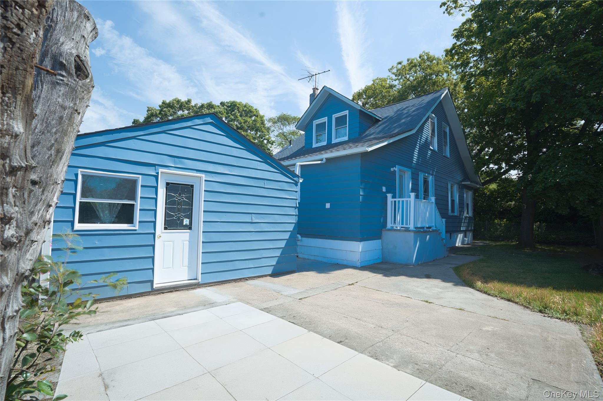 144 Carleton Avenue Property Photo 1