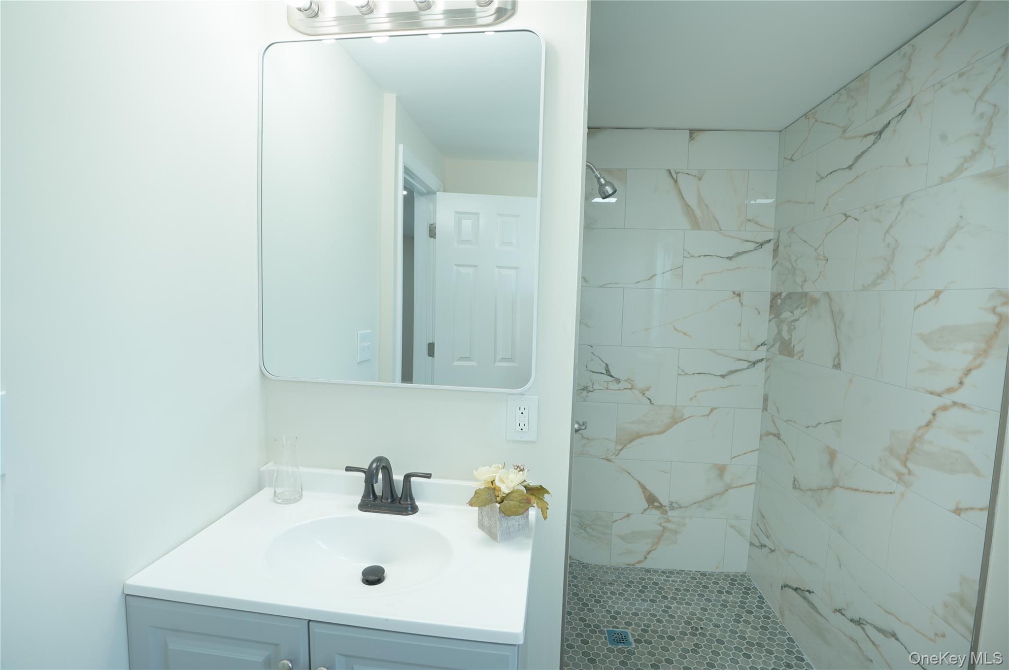 144 Carleton Avenue Property Photo 15