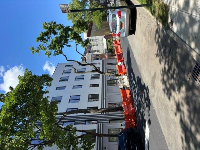819 Midwood Street Property Photo 4