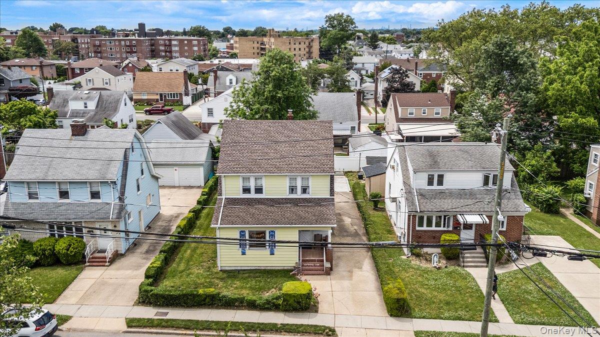 205 Roslyn Road Property Photo 1