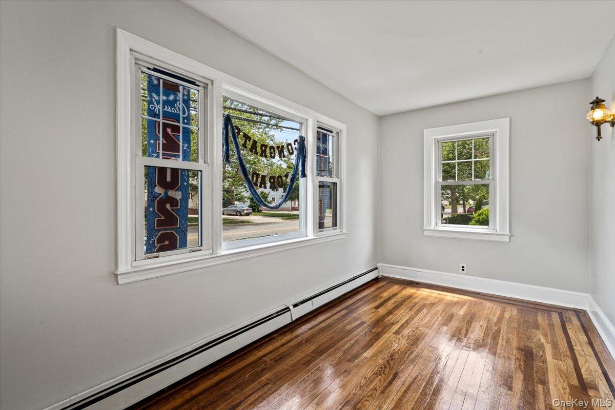 205 Roslyn Road Property Photo 13
