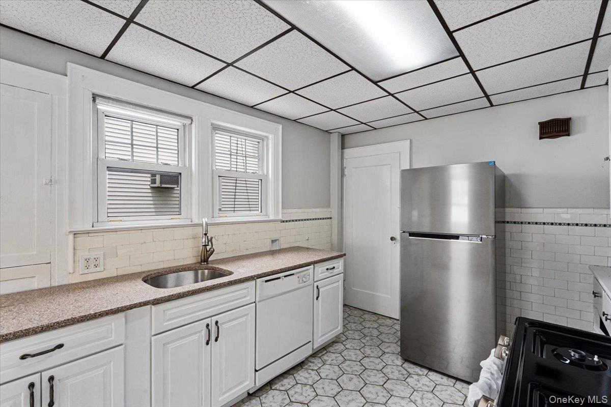 205 Roslyn Road Property Photo 18