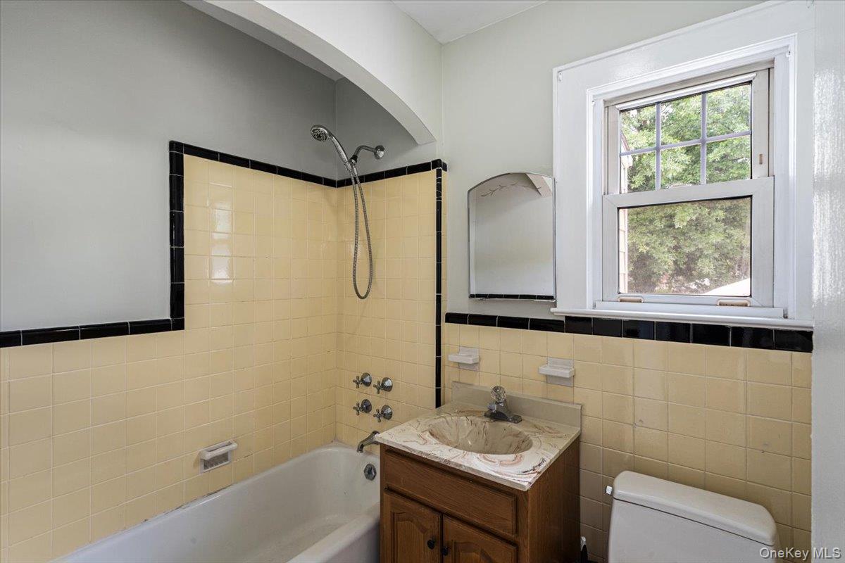 205 Roslyn Road Property Photo 21