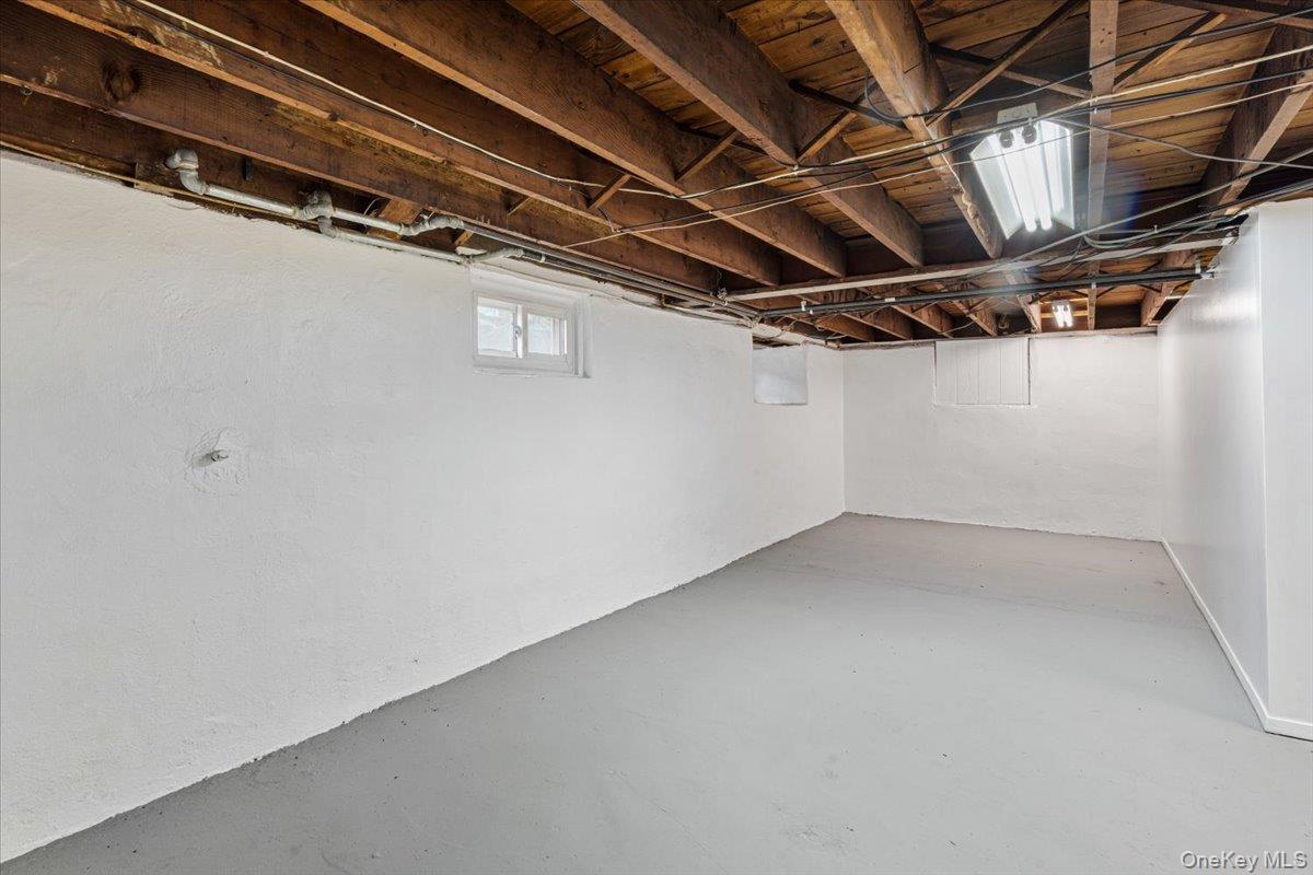 205 Roslyn Road Property Photo 24
