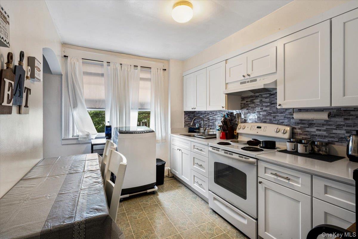 205 Roslyn Road Property Photo 30