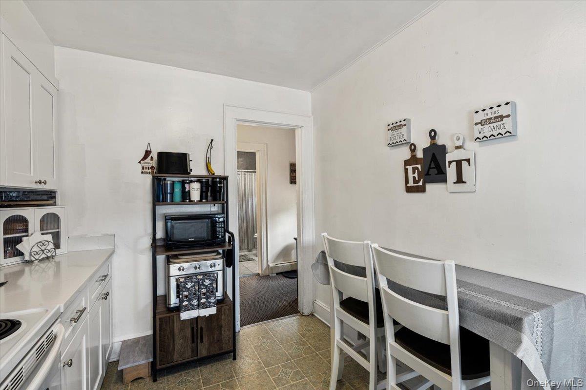 205 Roslyn Road Property Photo 32