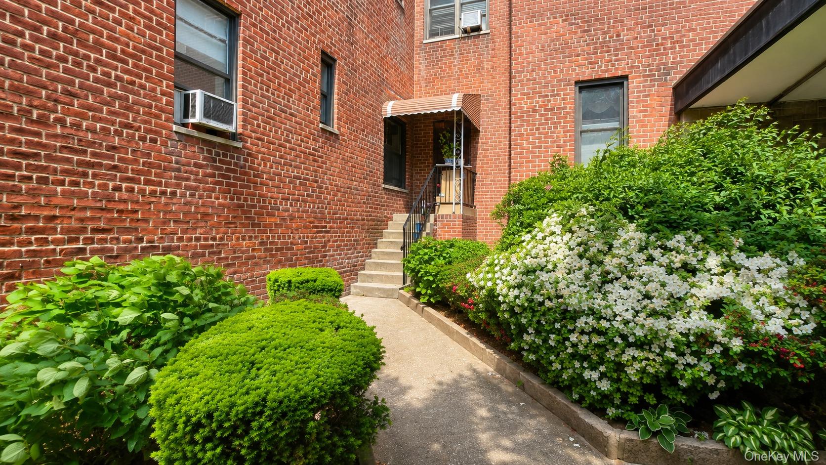 11 Bronx River Road 1m Property Photo 2