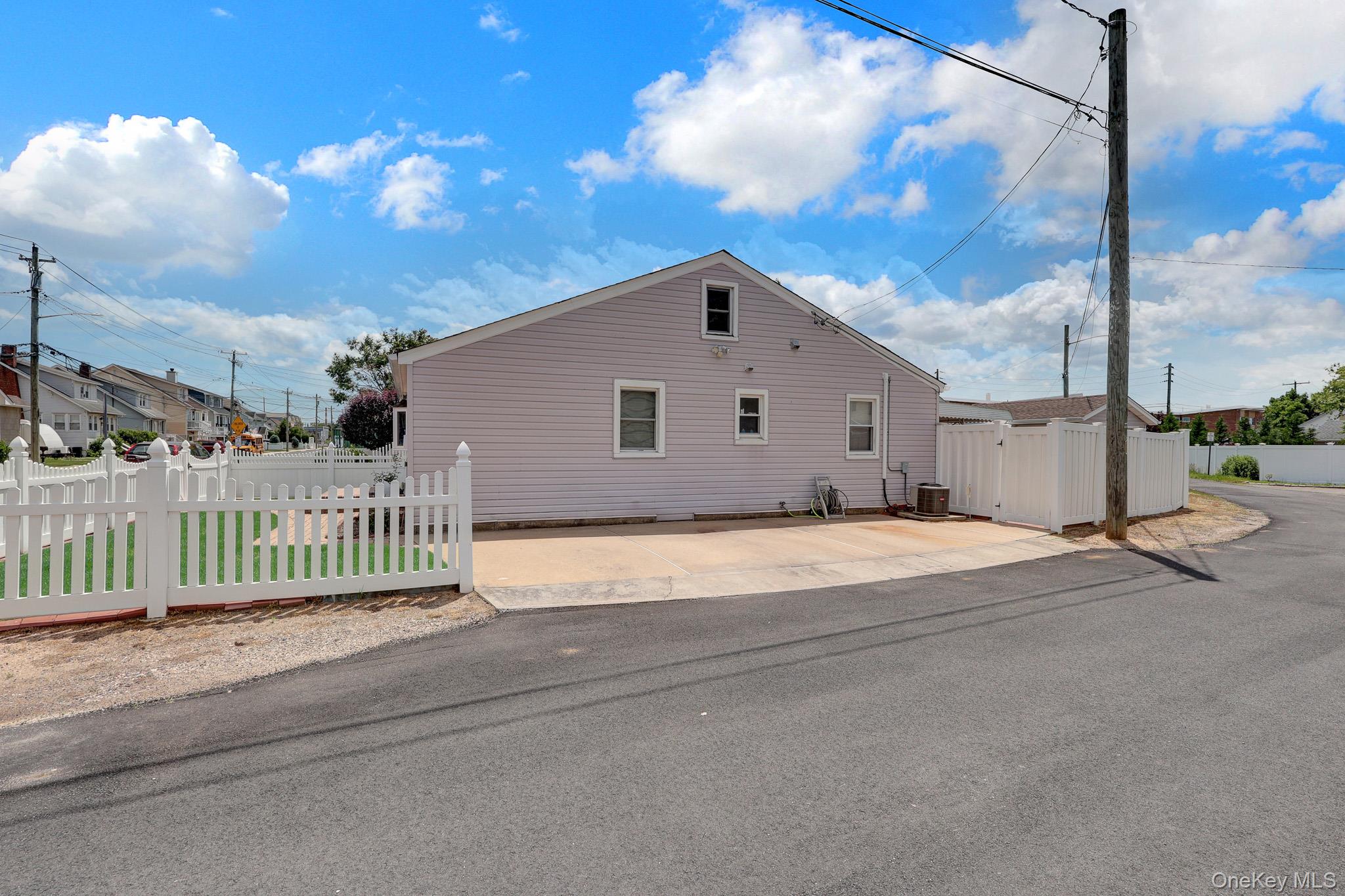 3104 Royal Avenue Property Photo 17