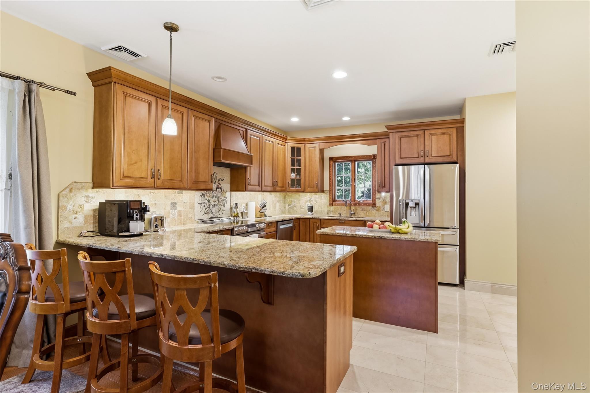 225 Old Willets Path Property Photo 6