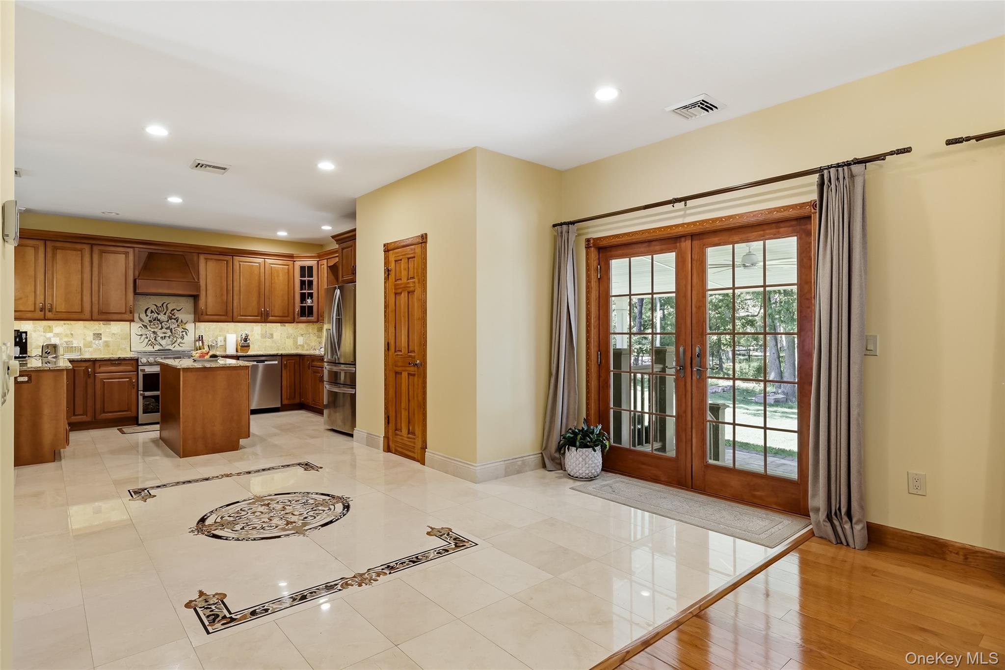 225 Old Willets Path Property Photo 10