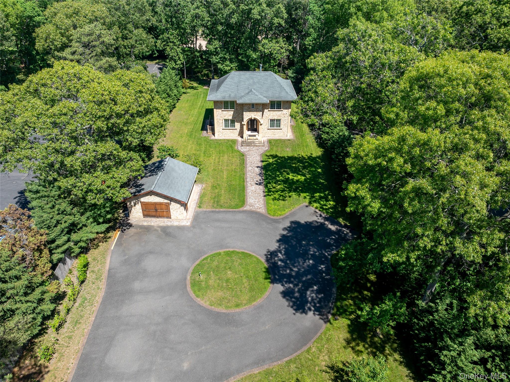 225 Old Willets Path Property Photo 32