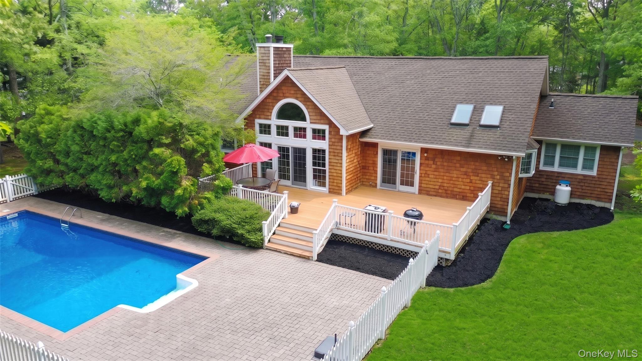 33 Windwood Court Property Photo 4