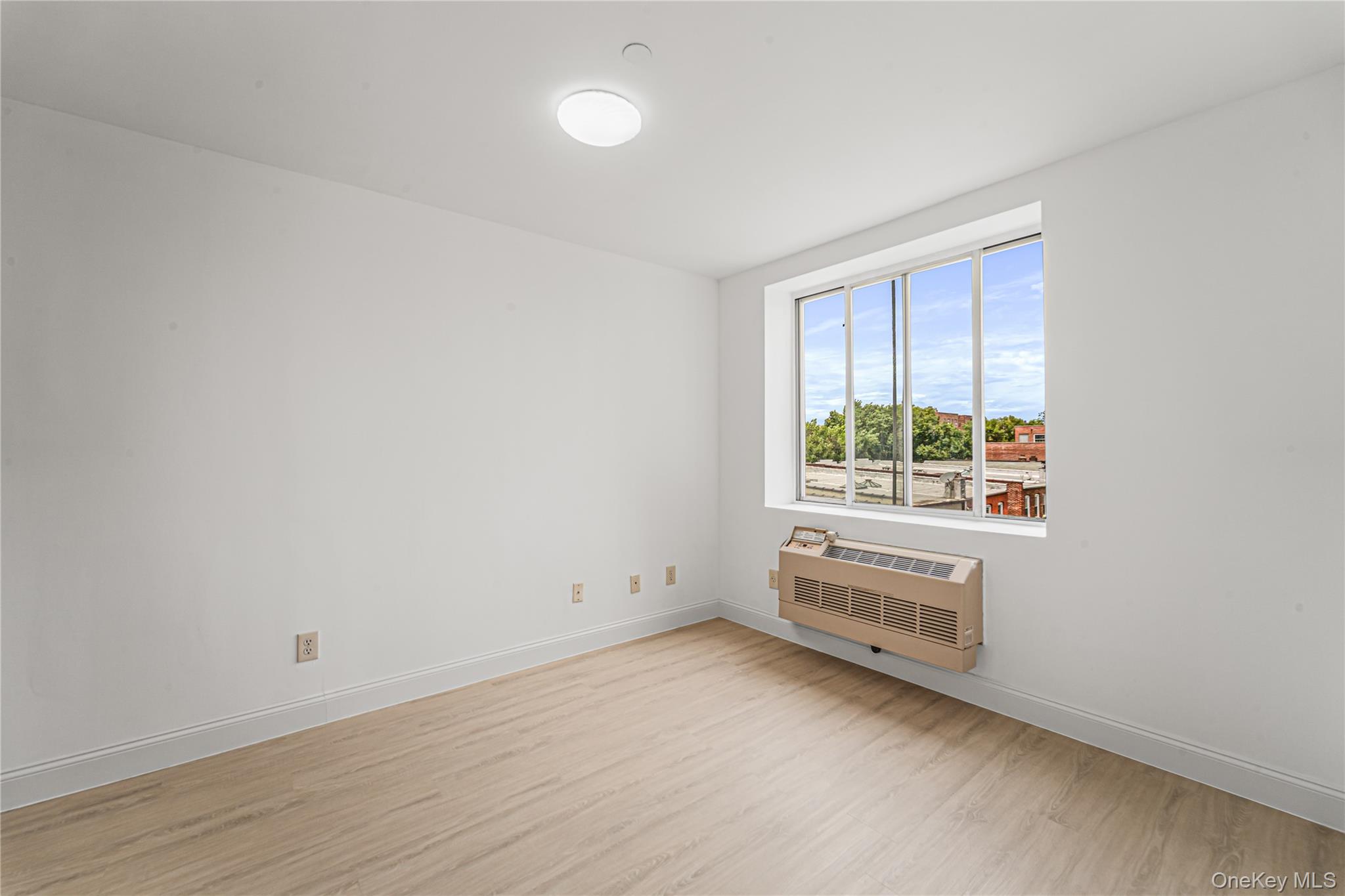 81-15 Queens Boulevard 4h Property Photo 5