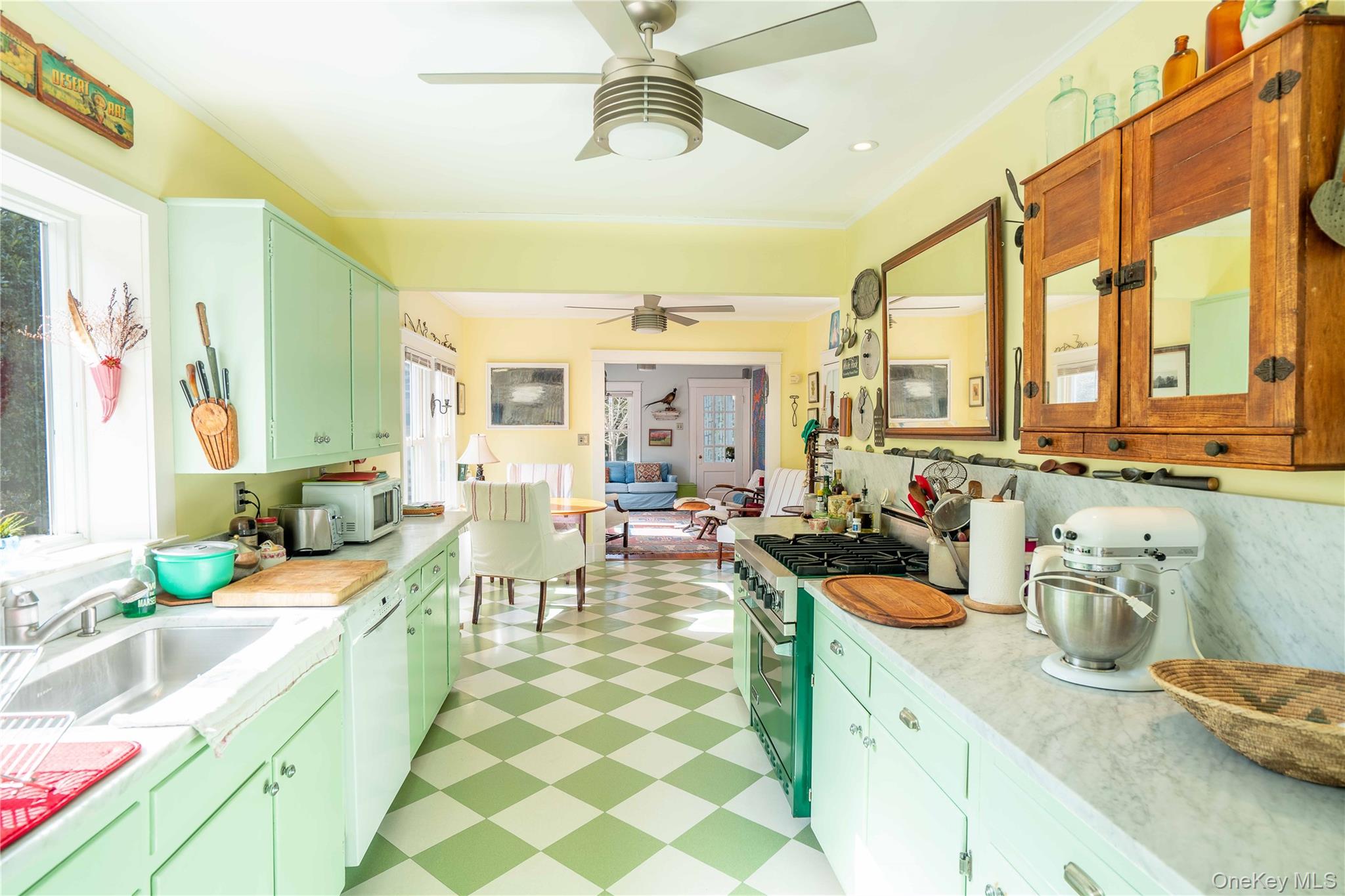 306 6th Street Property Photo 5