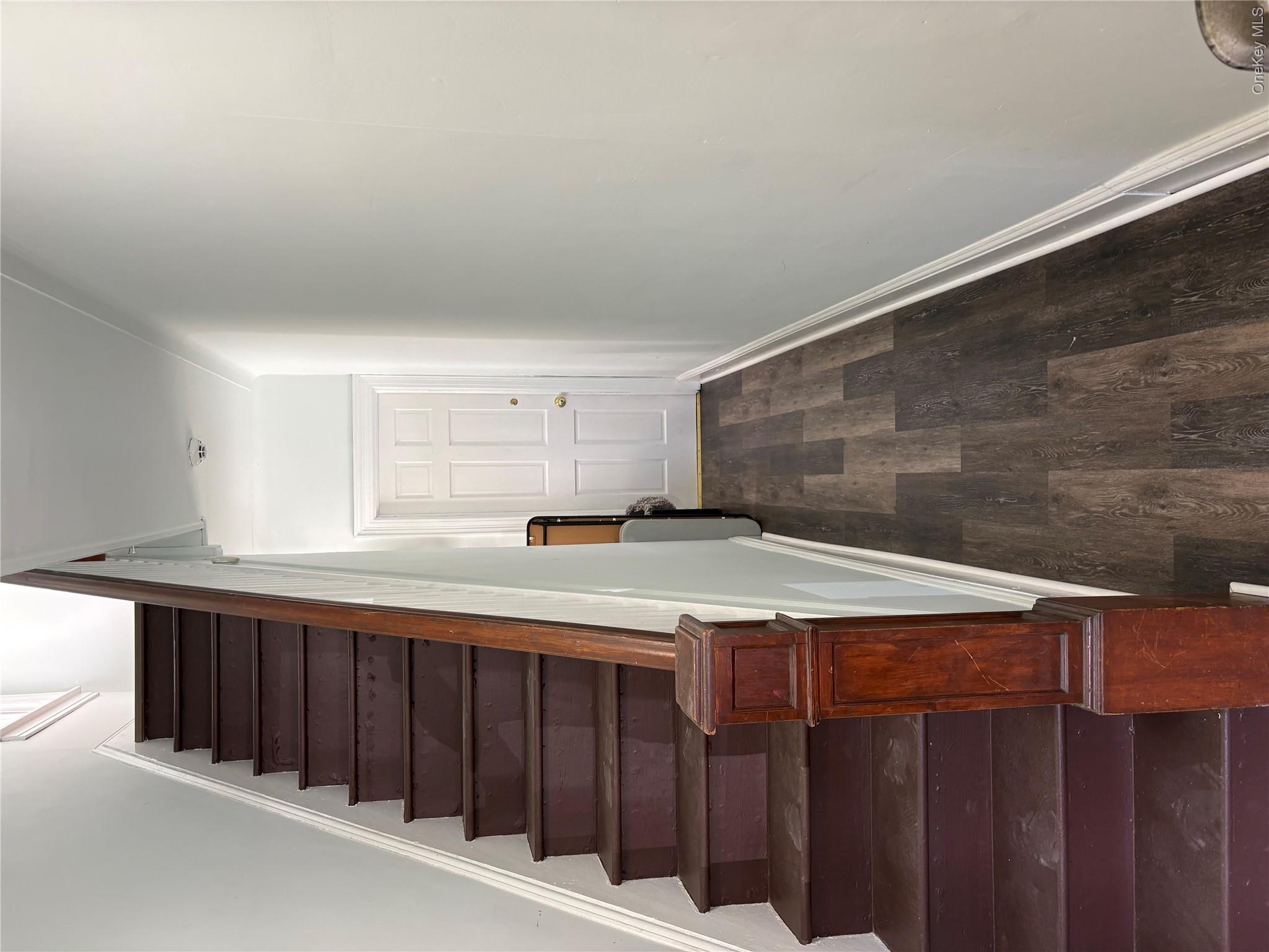 1712 Jarvis Avenue Property Photo 3