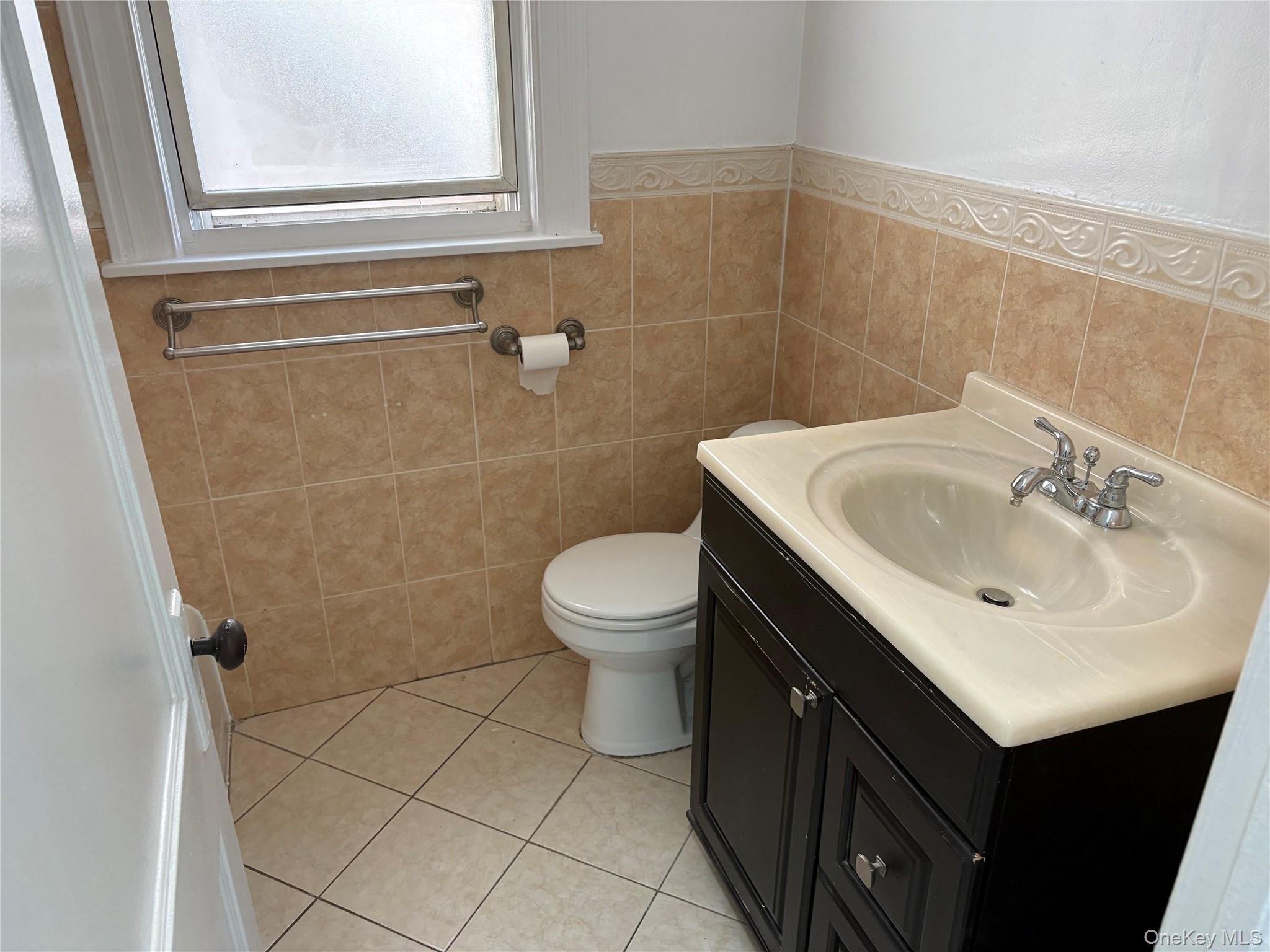 1712 Jarvis Avenue Property Photo 8