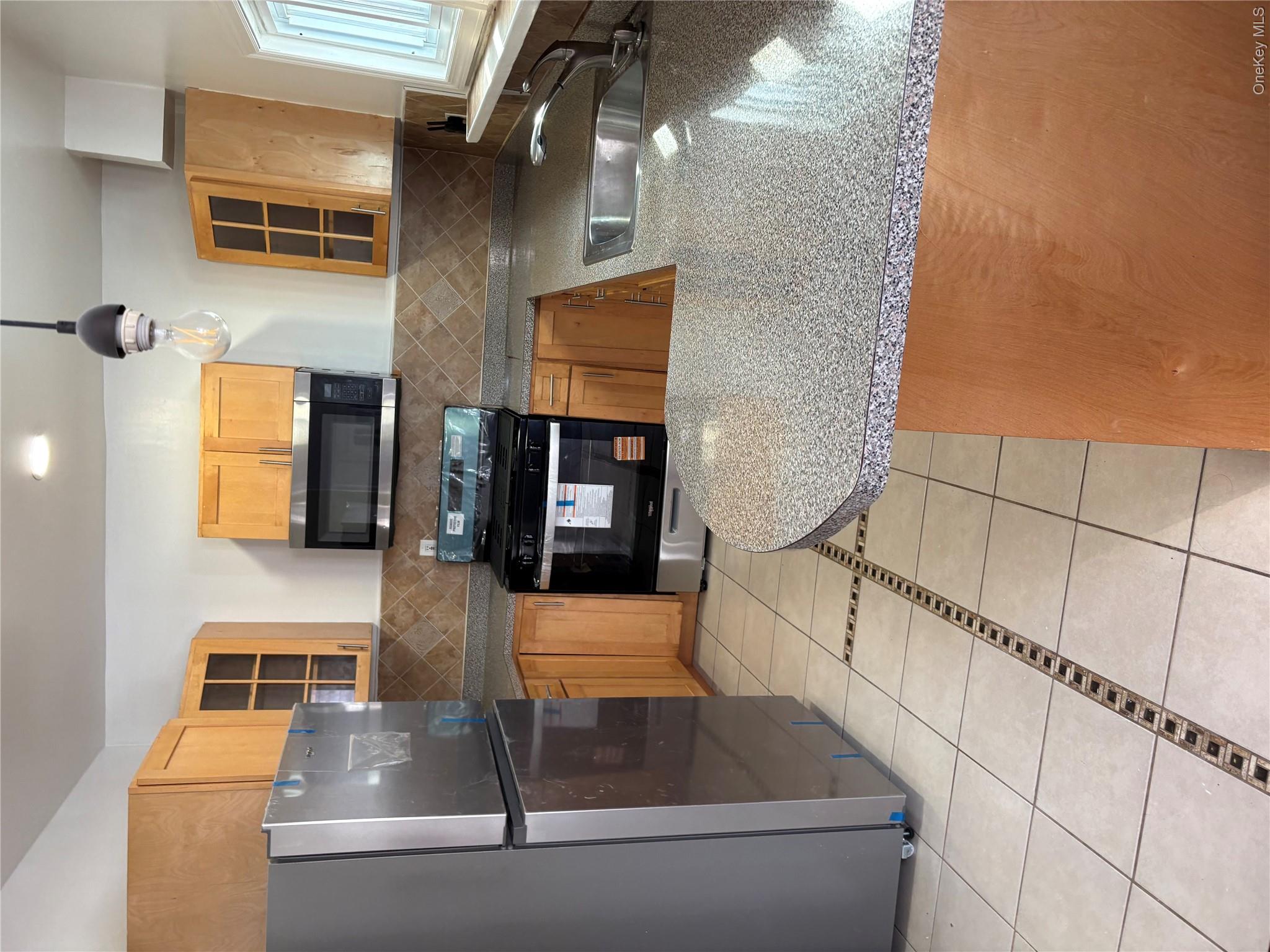 1712 Jarvis Avenue Property Photo 12