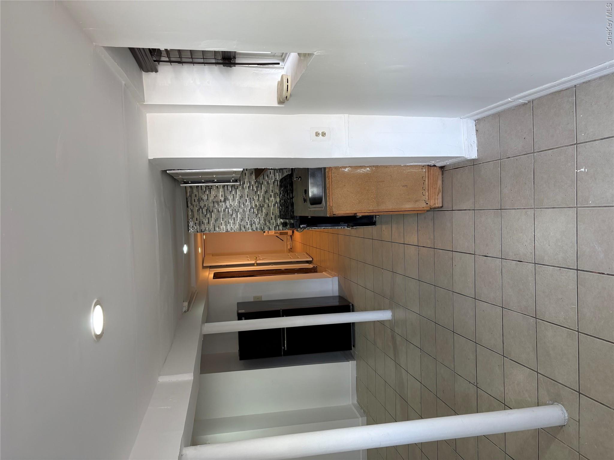 1712 Jarvis Avenue Property Photo 17