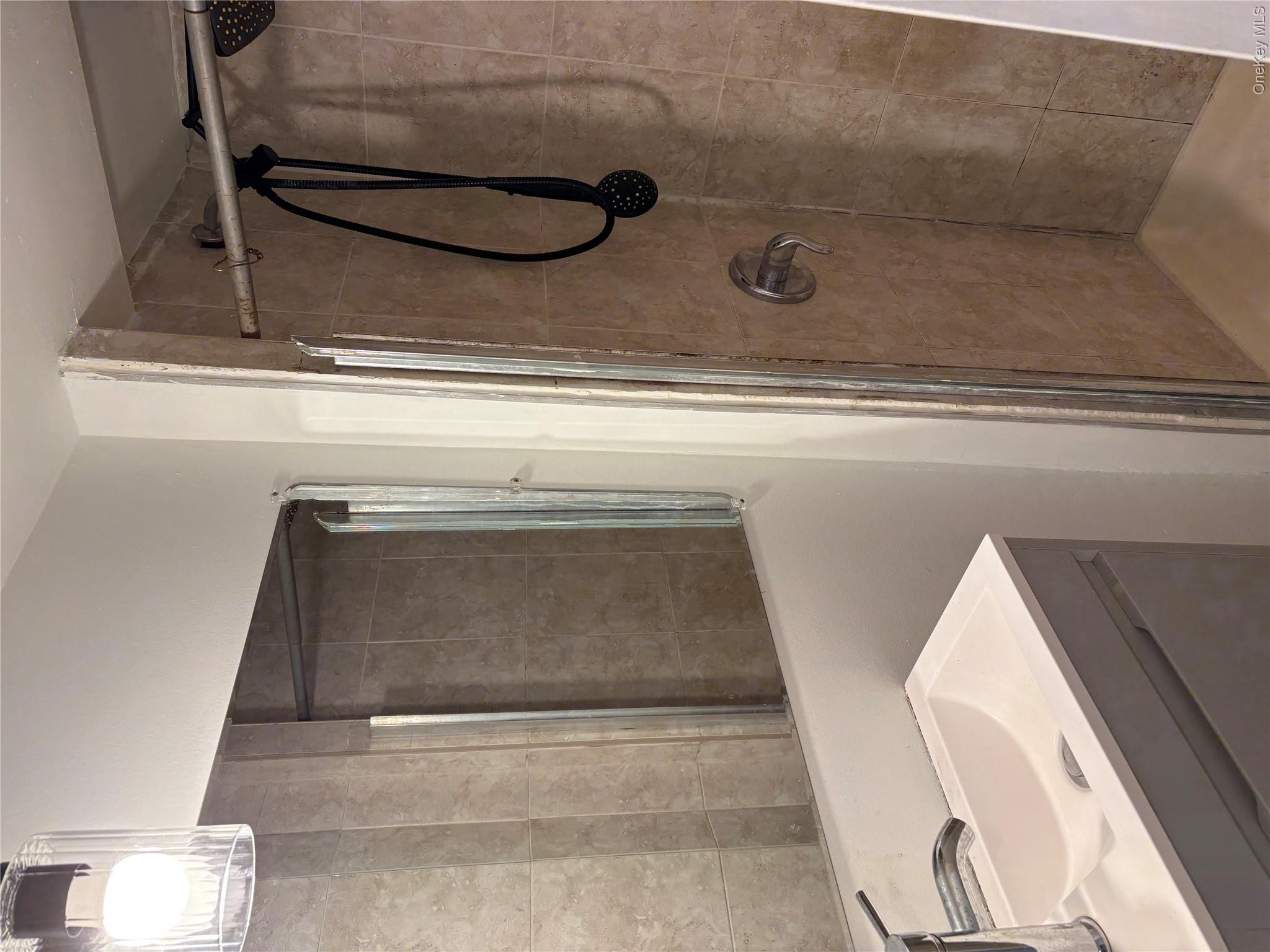 1712 Jarvis Avenue Property Photo 20