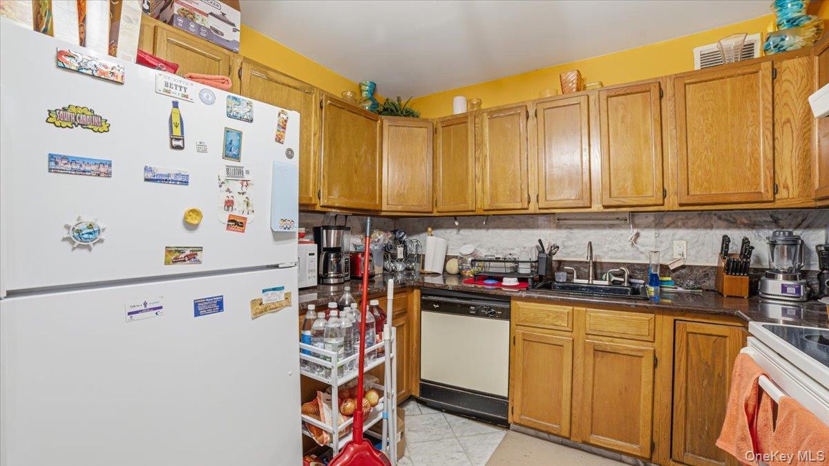421 N Broadway 28 Property Photo 9
