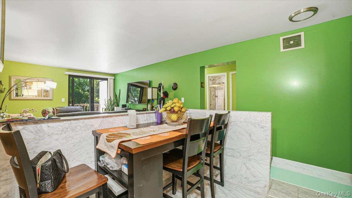 421 N Broadway 28 Property Photo 10