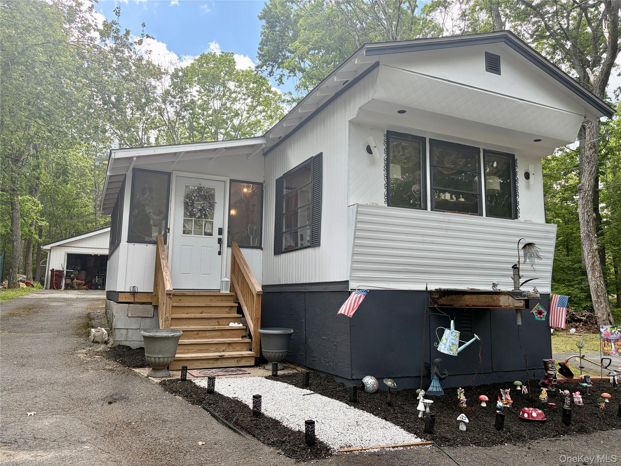 85 Delaware Trail Property Photo 4