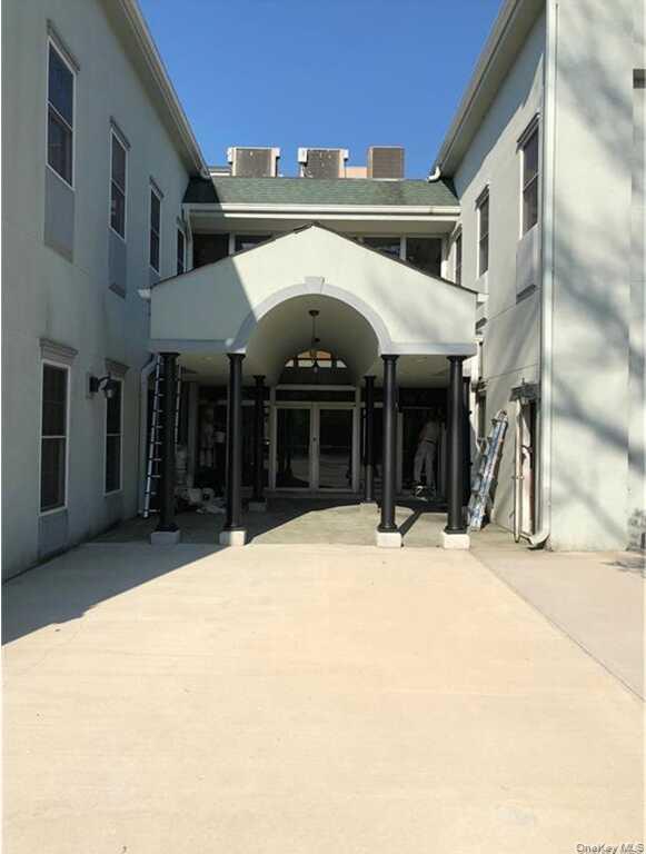 275 N Middletown Road 1x Property Photo 1