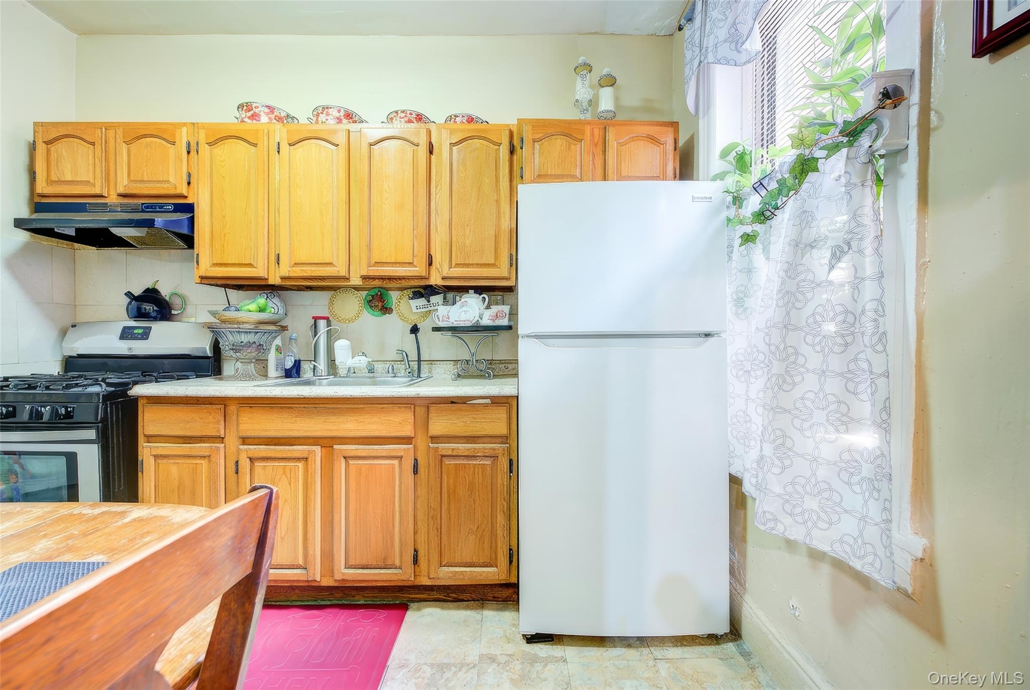 99-11 42 Avenue Property Photo 5