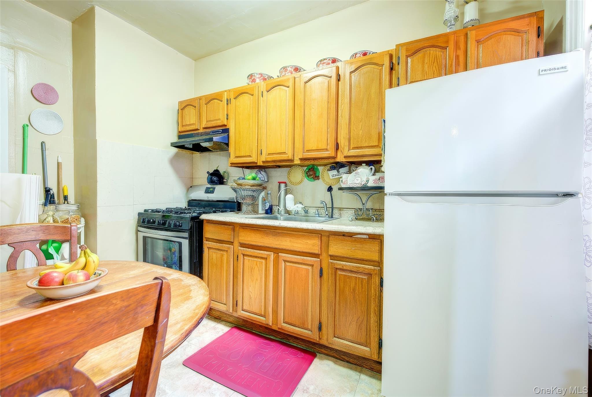99-11 42 Avenue Property Photo 6