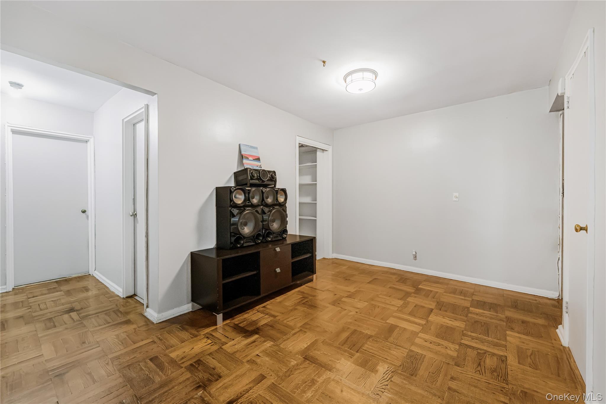 1234 Midland Avenue 1c Property Photo 8