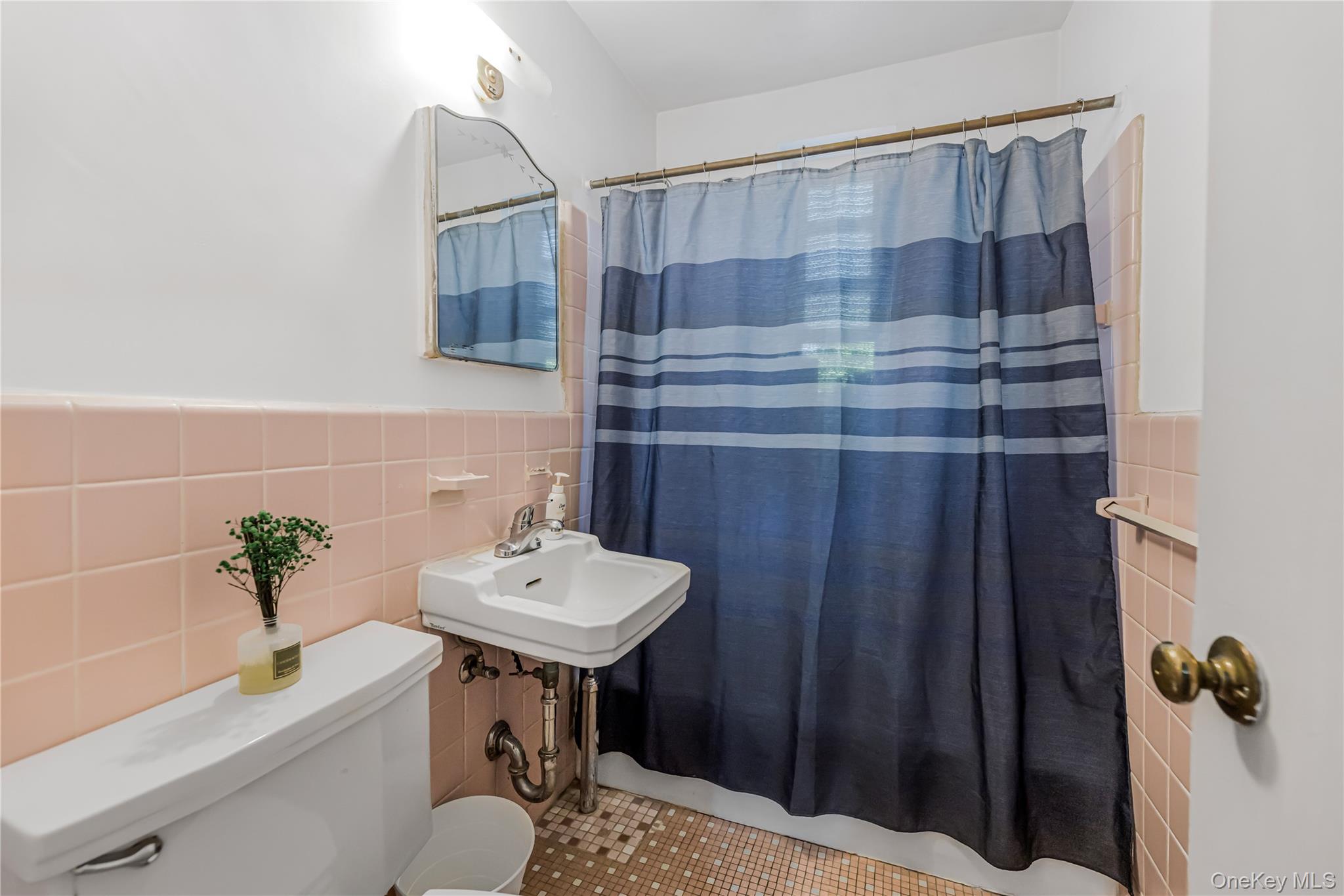 1234 Midland Avenue 1c Property Photo 9