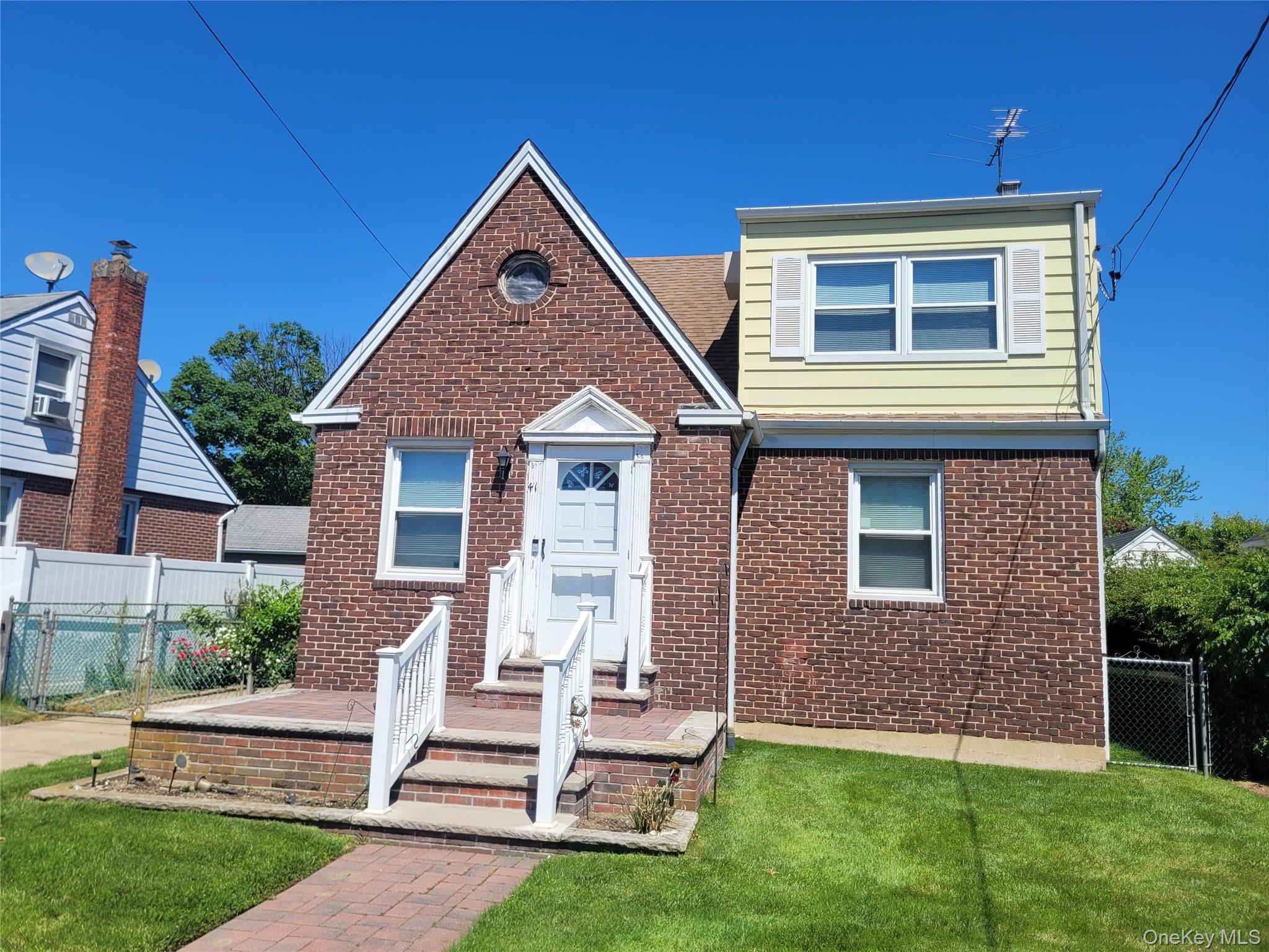 41 Nassau Boulevard Property Photo 1