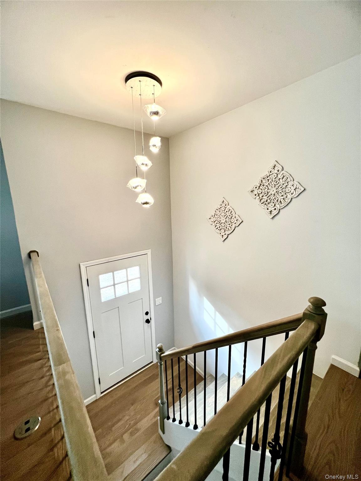 37 California Drive Property Photo 3