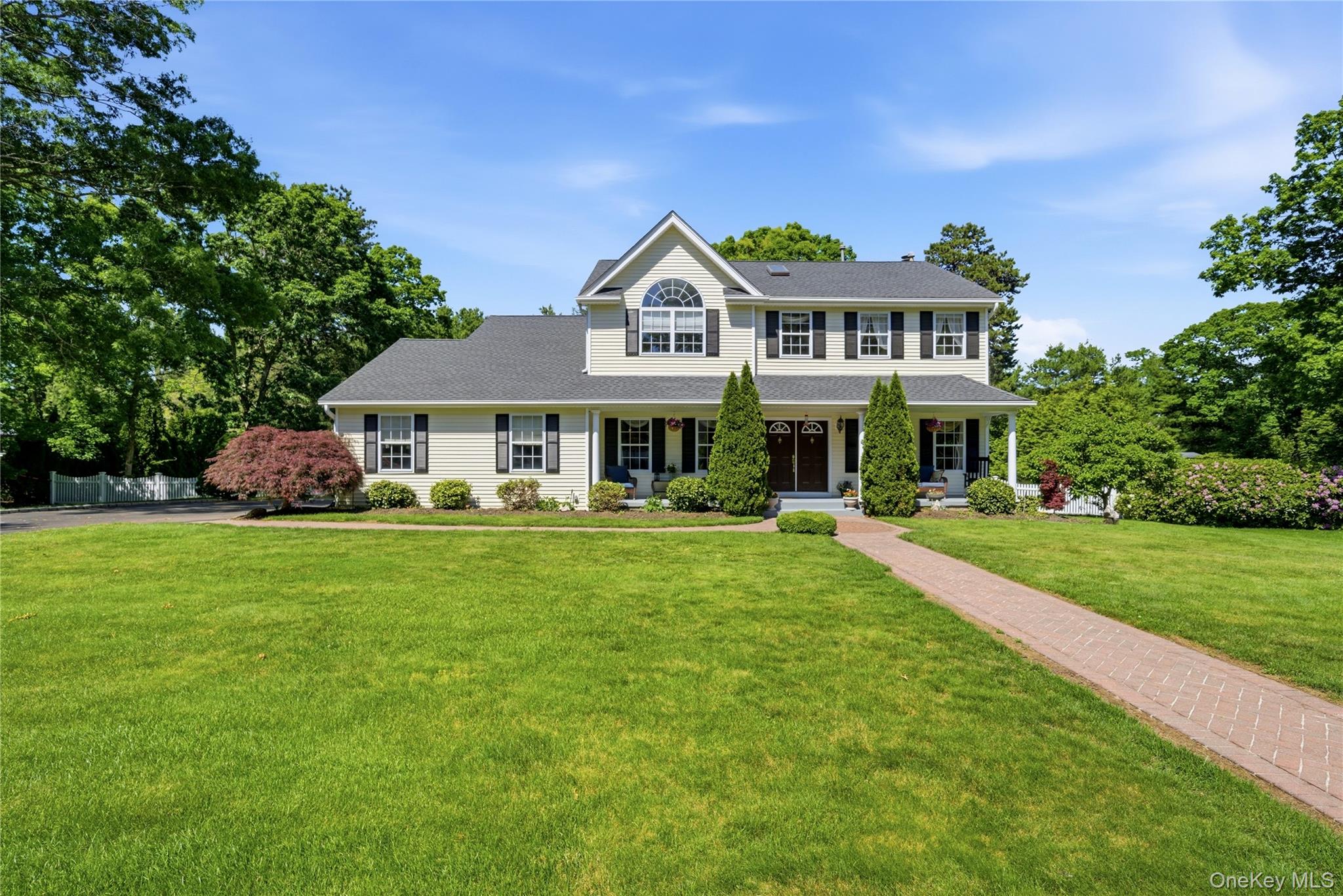 9 Ridgefield Drive Property Photo 1