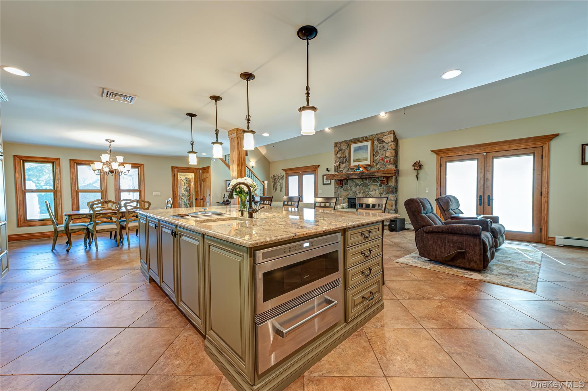 130 N Country Road Property Photo 8