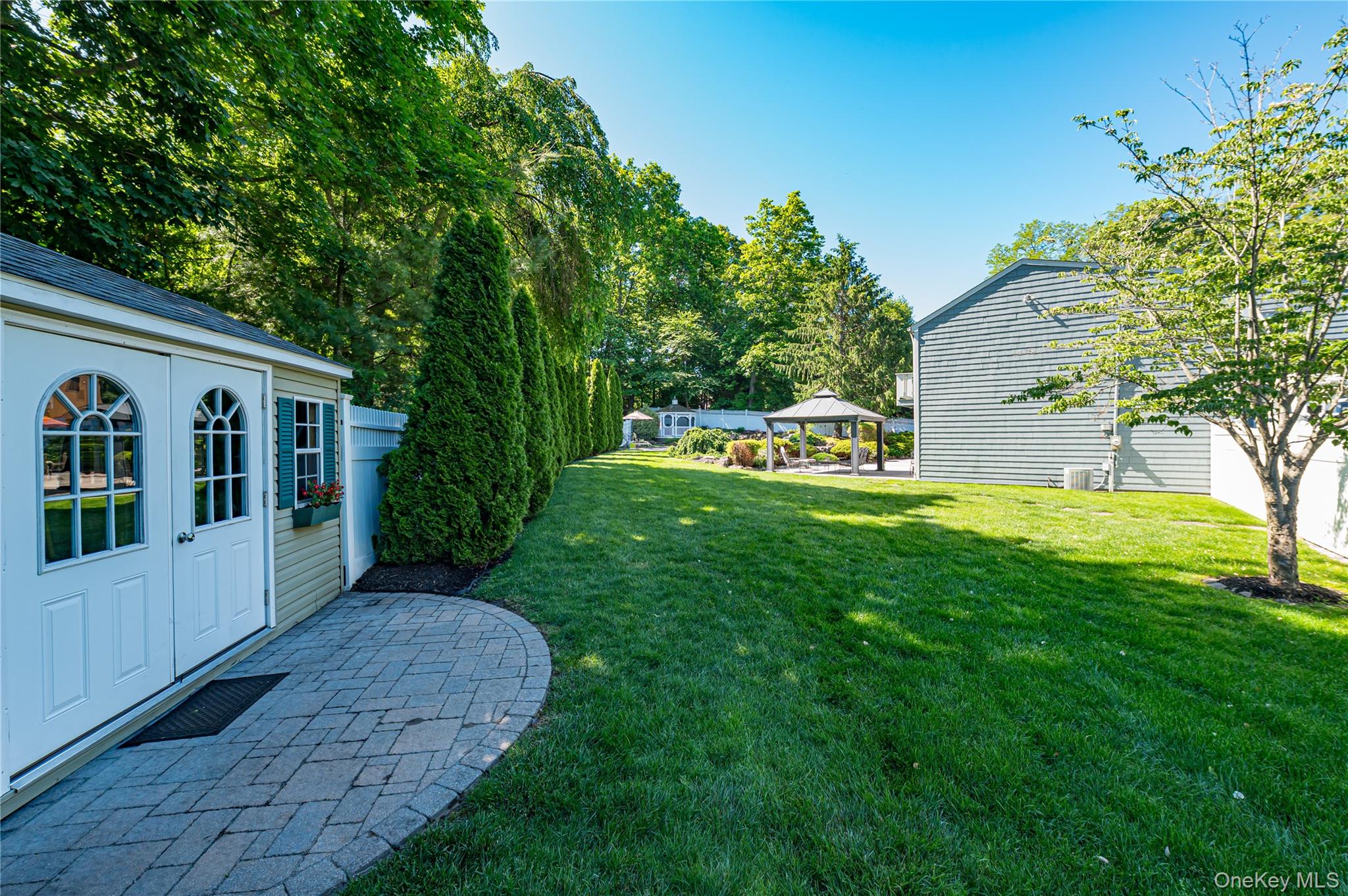 130 N Country Road Property Photo 25