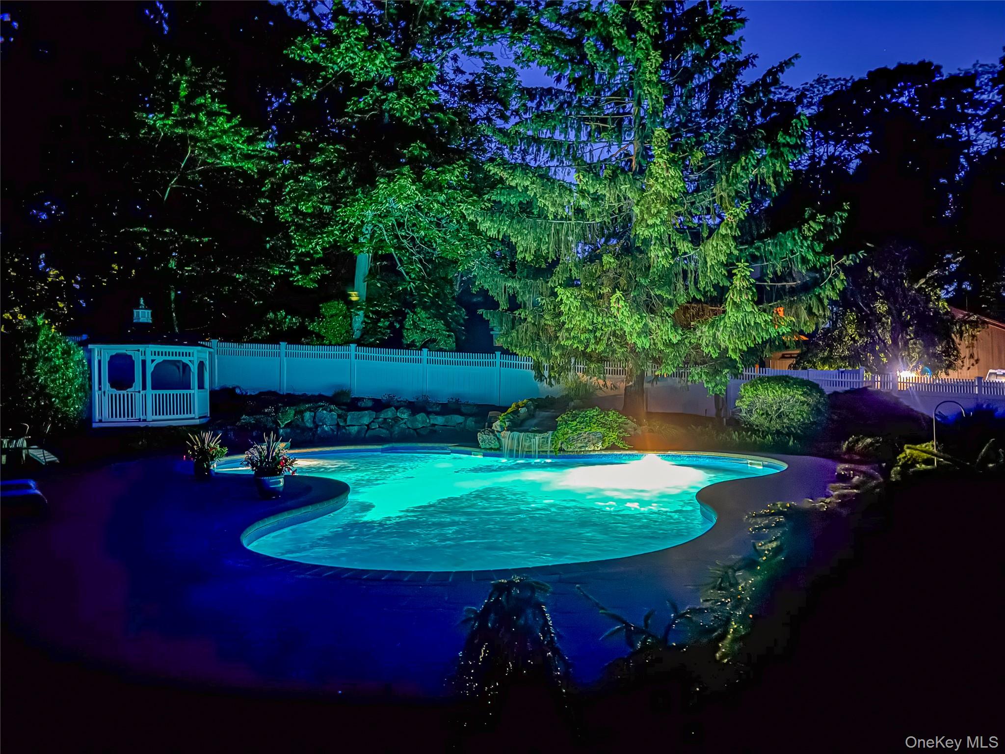 130 N Country Road Property Photo 28