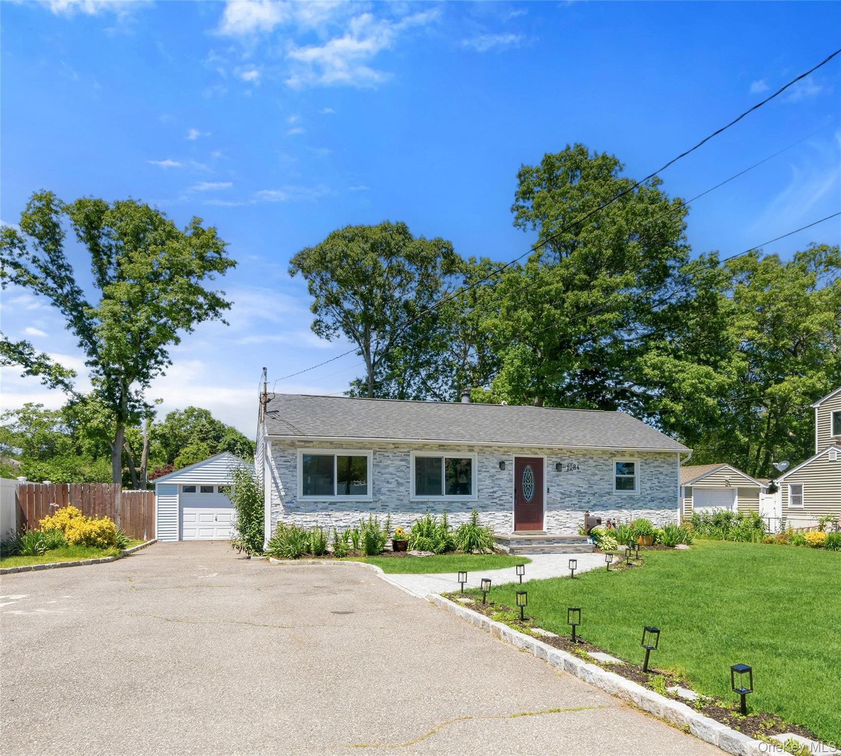1084 Hyman Avenue Property Photo 3