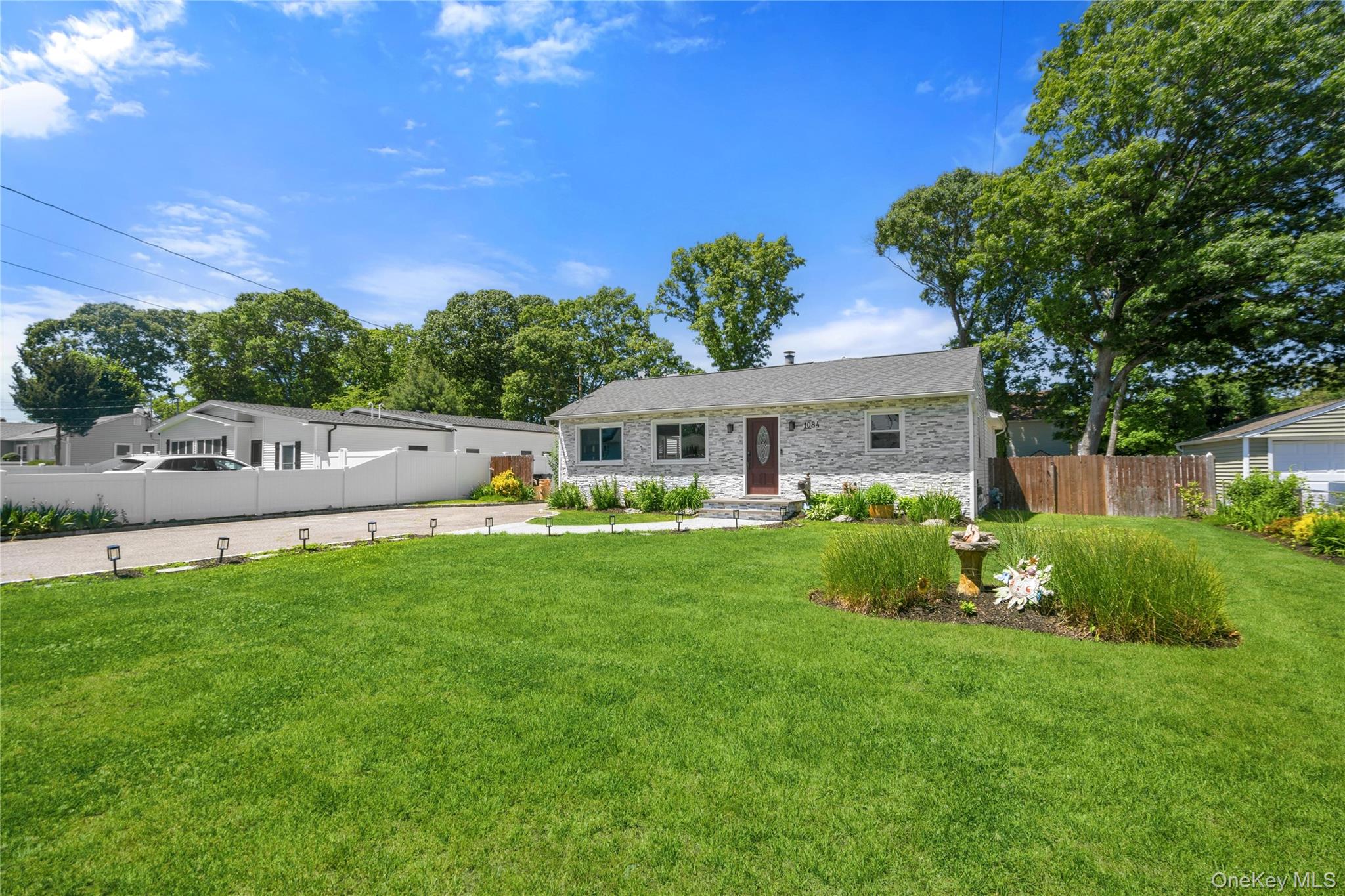 1084 Hyman Avenue Property Photo 4