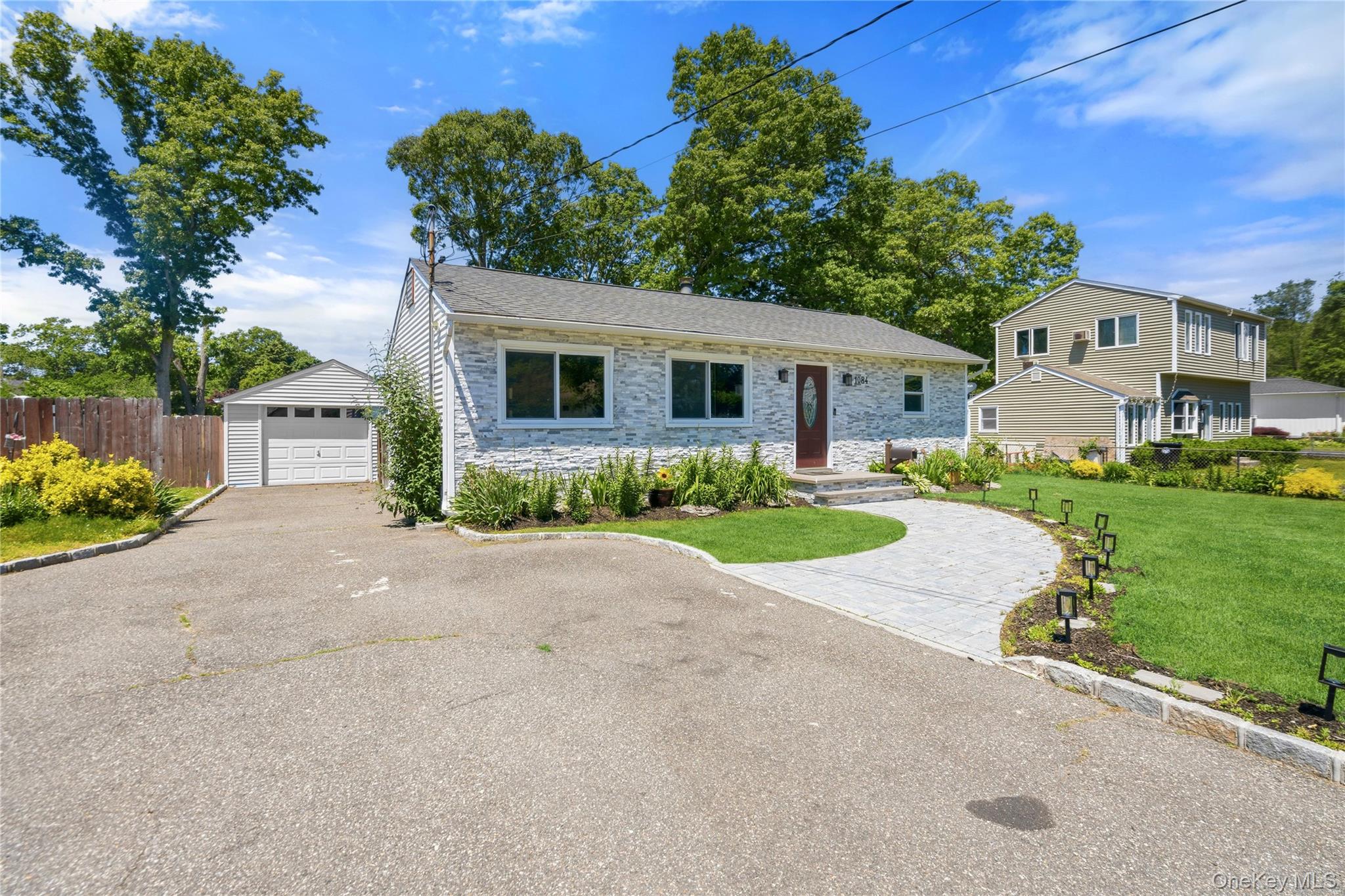 1084 Hyman Avenue Property Photo 5