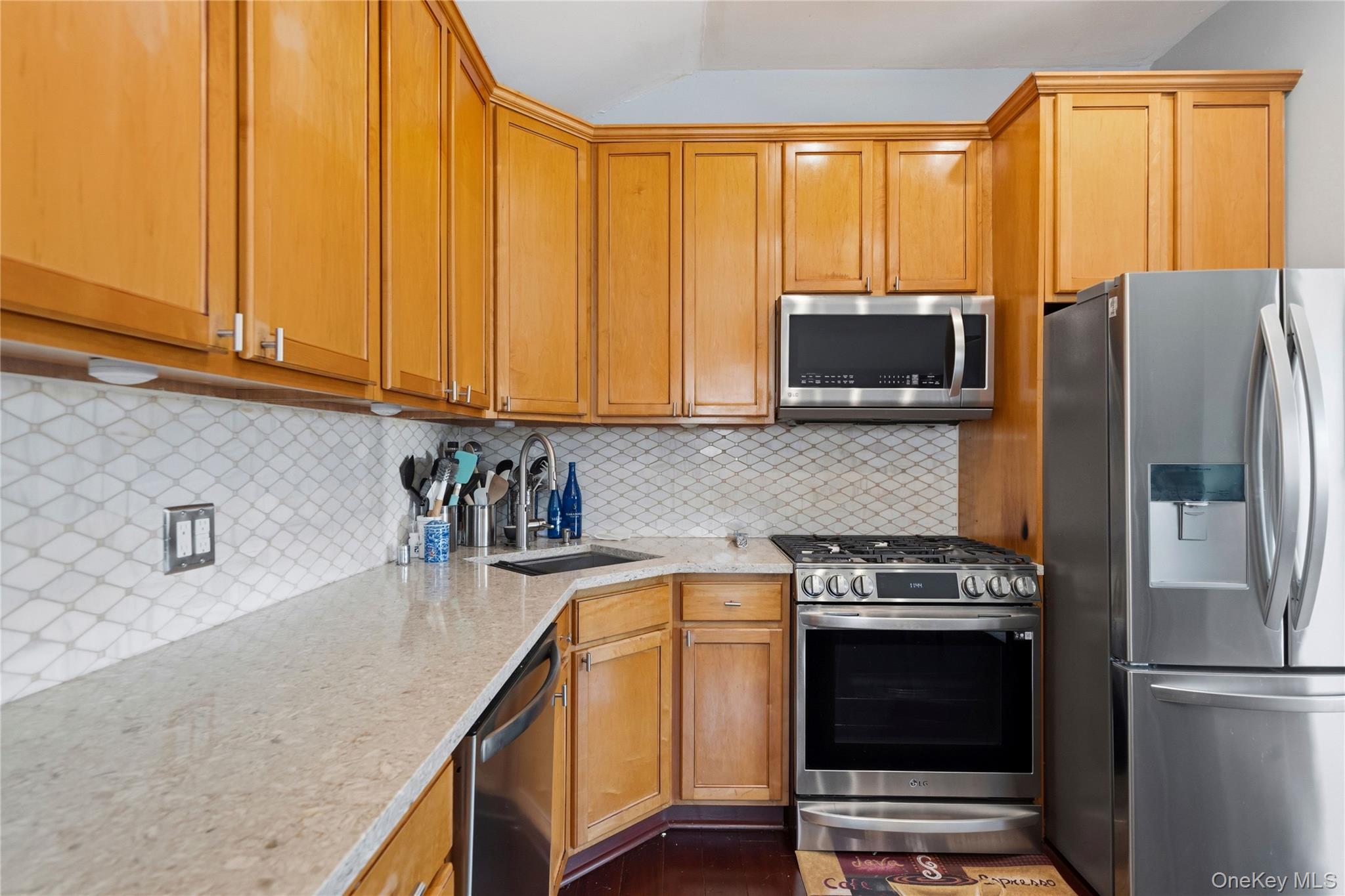 1084 Hyman Avenue Property Photo 14