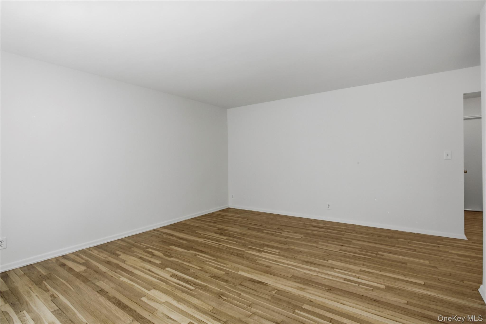 140 N Broadway O-2 Property Photo 17