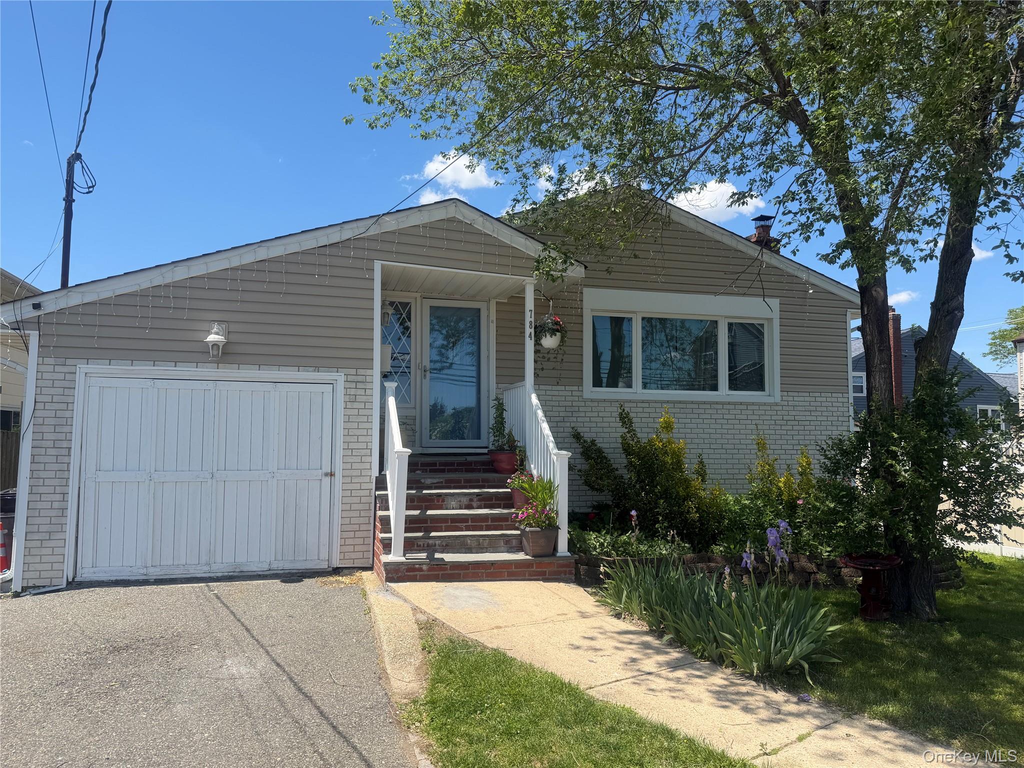 784 S Ocean Avenue Property Photo 1