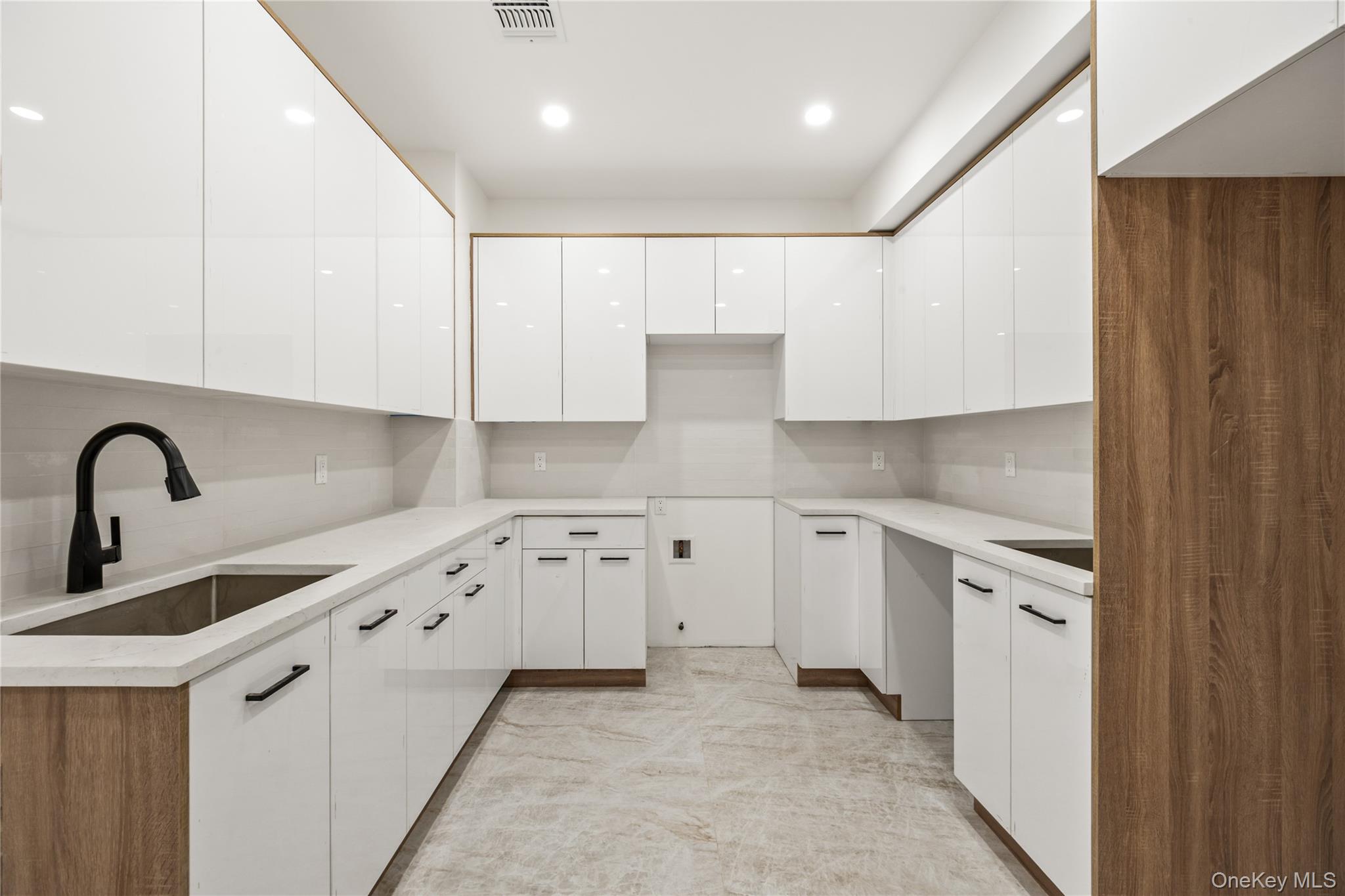 13 Warren Court 112 Property Photo 8
