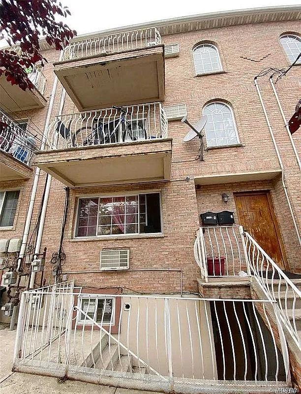 18007 90th Avenue Property Photo 1