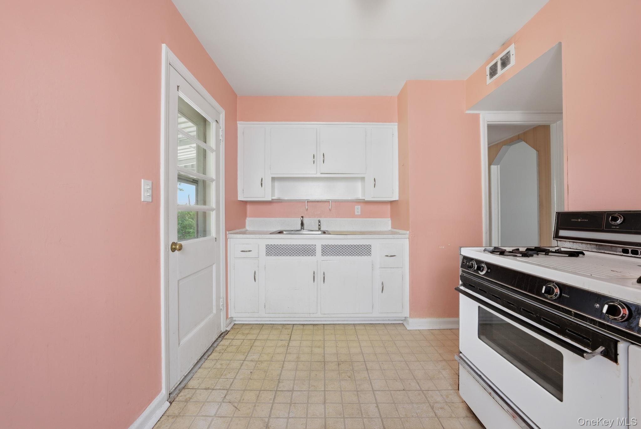 1734 Bernard Street Property Photo 19