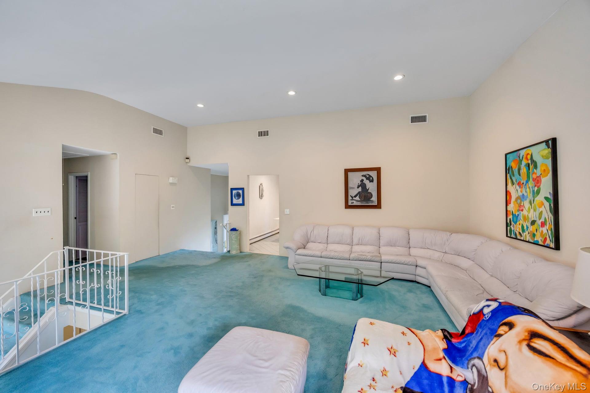 9 Quincy Lane Property Photo 8