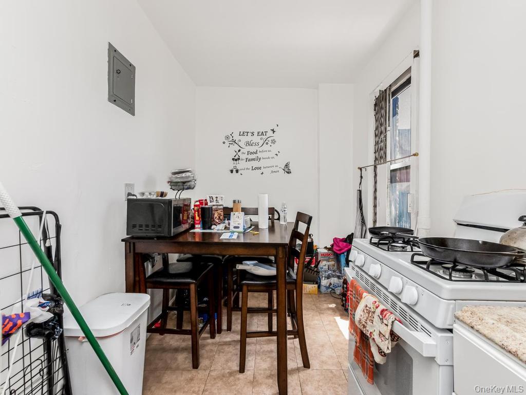 1534 Beach Avenue Property Photo 3