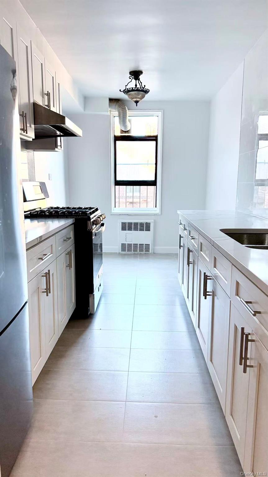 83-60 Vietor Avenue 6p Property Photo 3
