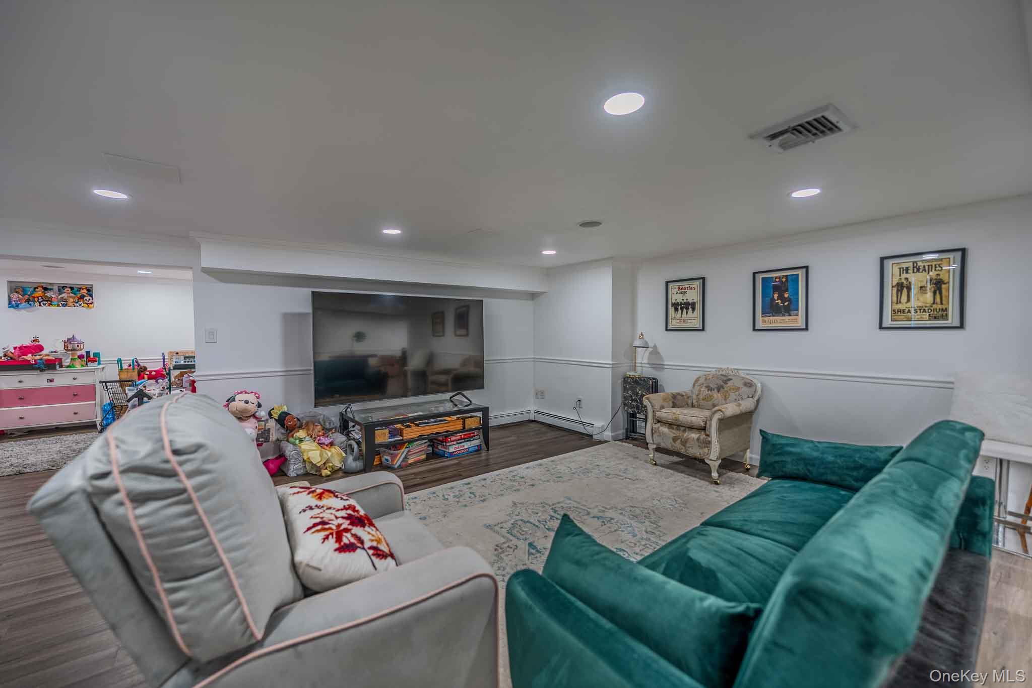 20 Astro Place Property Photo 35
